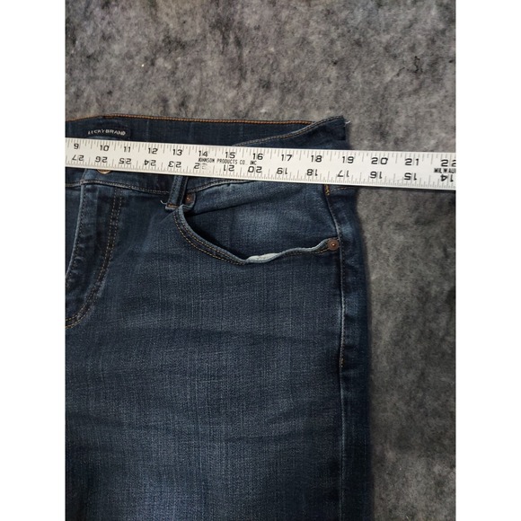 Lucky Brand Jeans Mens 38x32 Blue Medium Wash Whiskered Preppy Stretch - Picture 3 of 12